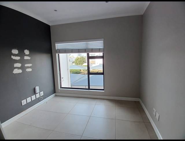 1 BEDROOM APARTMENT TO LET IN EMBERTON ESTATE
